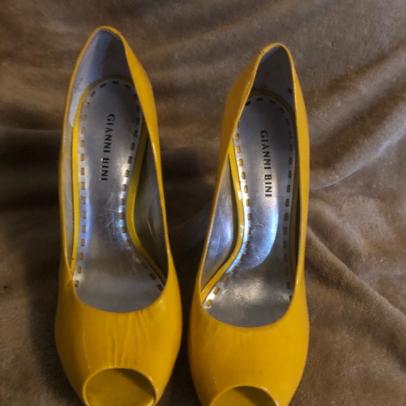 Yellow mod heels! - Picture 4 of 4